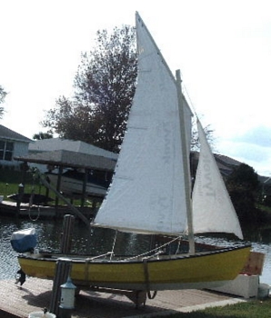 Challenger 13. Plywood Lapstrake Sailing Dinghy