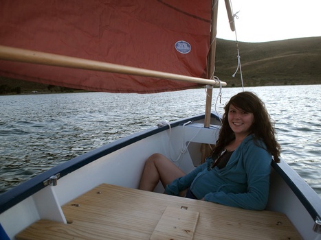 Semy Dory 11 sailing
